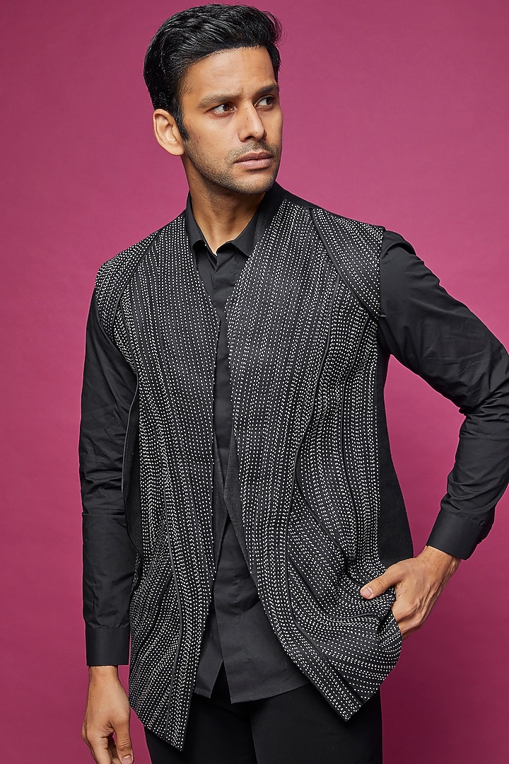 Black Matka Kantha Embroidered Waistcoat by Rohit Gandhi & Rahul Khanna Men at Pernia's Pop Up Shop