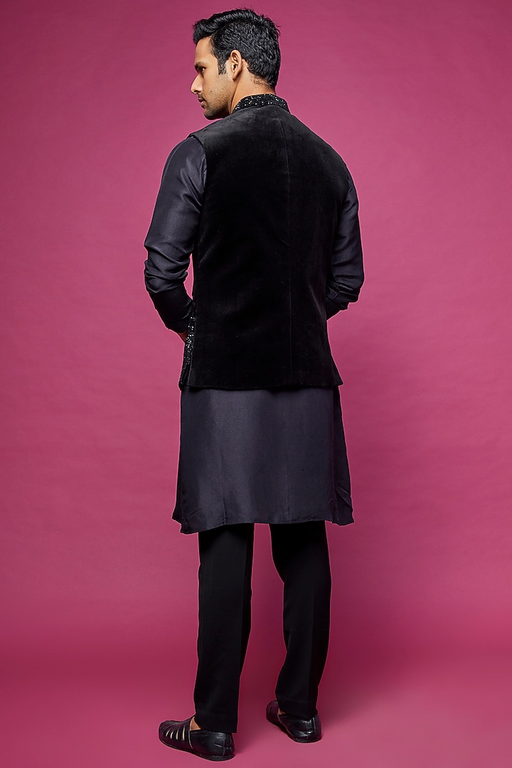 Black Marzoni Hand Embroidered Bundi Jacket by Rohit Gandhi & Rahul Khanna Men at Pernia's Pop Up Shop