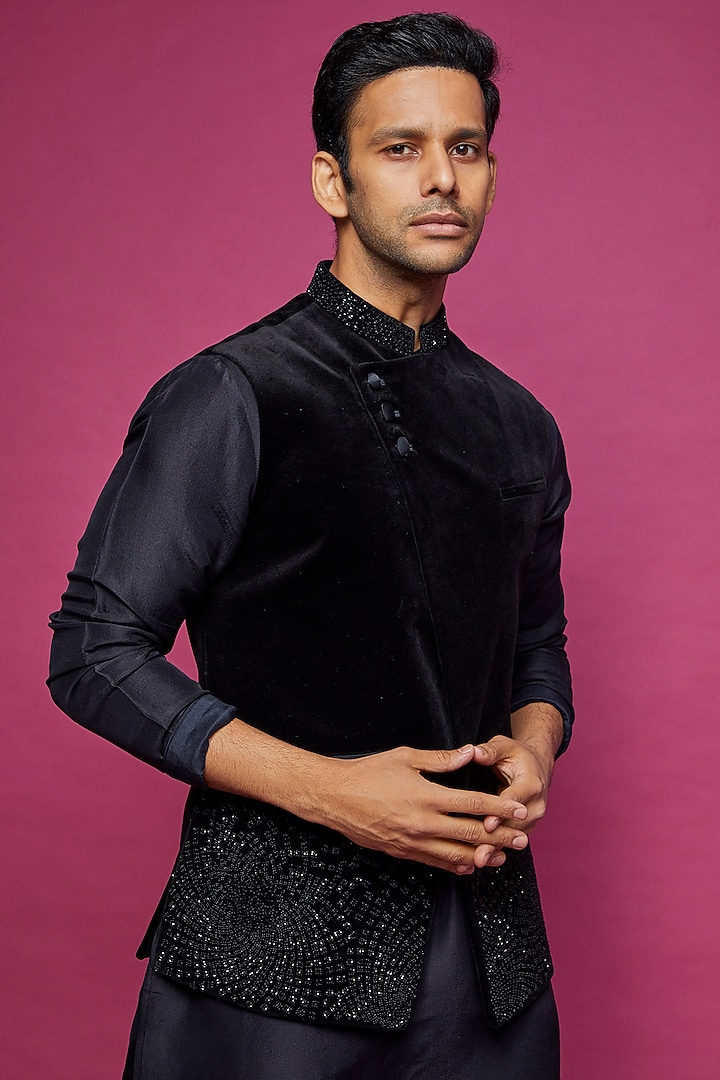 Black Marzoni Hand Embroidered Bundi Jacket by Rohit Gandhi & Rahul Khanna Men at Pernia's Pop Up Shop