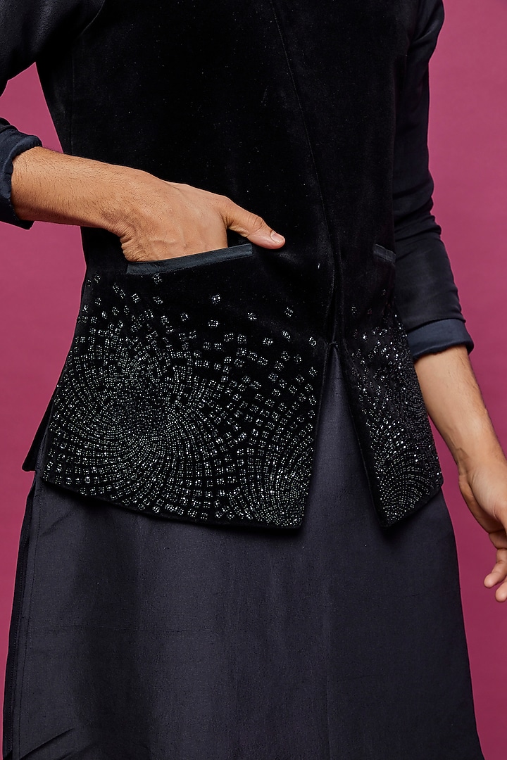Black Marzoni Hand Embroidered Bundi Jacket by Rohit Gandhi & Rahul Khanna Men at Pernia's Pop Up Shop