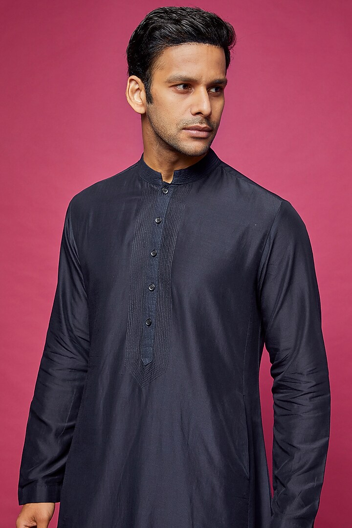 Navy Blue Chanderi A-Line Kurta Set by Rohit Gandhi & Rahul Khanna Men at Pernia's Pop Up Shop