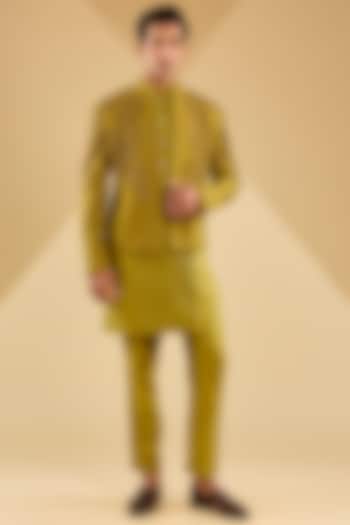 Dark lime Matka Silk Crystal Embroidered Bandhgala Set by Rohit Gandhi & Rahul Khanna Men at Pernia's Pop Up Shop