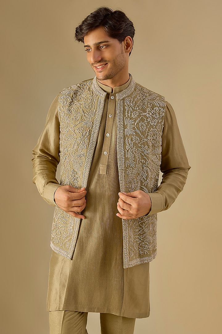 Leaf Green Silk Embroidered Bundi Jacket Set by Rohit Gandhi & Rahul Khanna Men at Pernia's Pop Up Shop