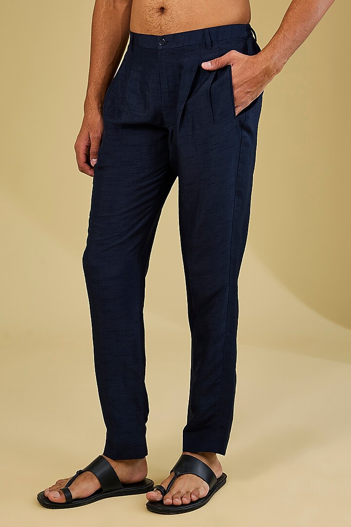 Navy Blue Silk Pintuck Structured Kurta Set by Rohit Gandhi & Rahul Khanna Men at Pernia's Pop Up Shop