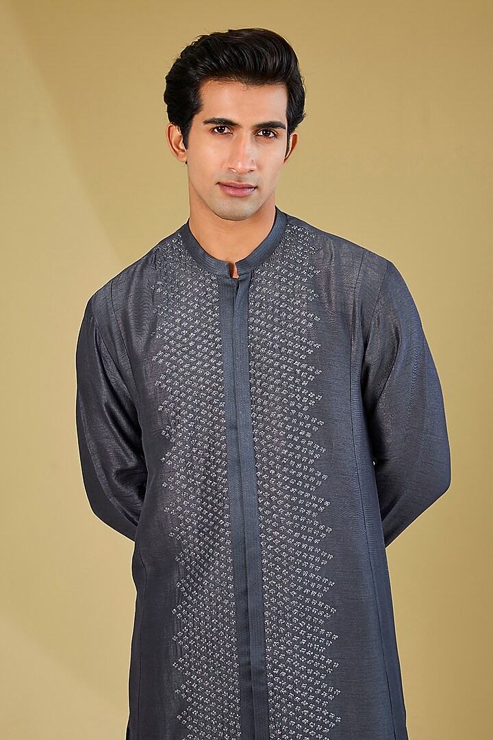 Steel Grey Silk Structured Kurta Set by Rohit Gandhi & Rahul Khanna Men at Pernia's Pop Up Shop
