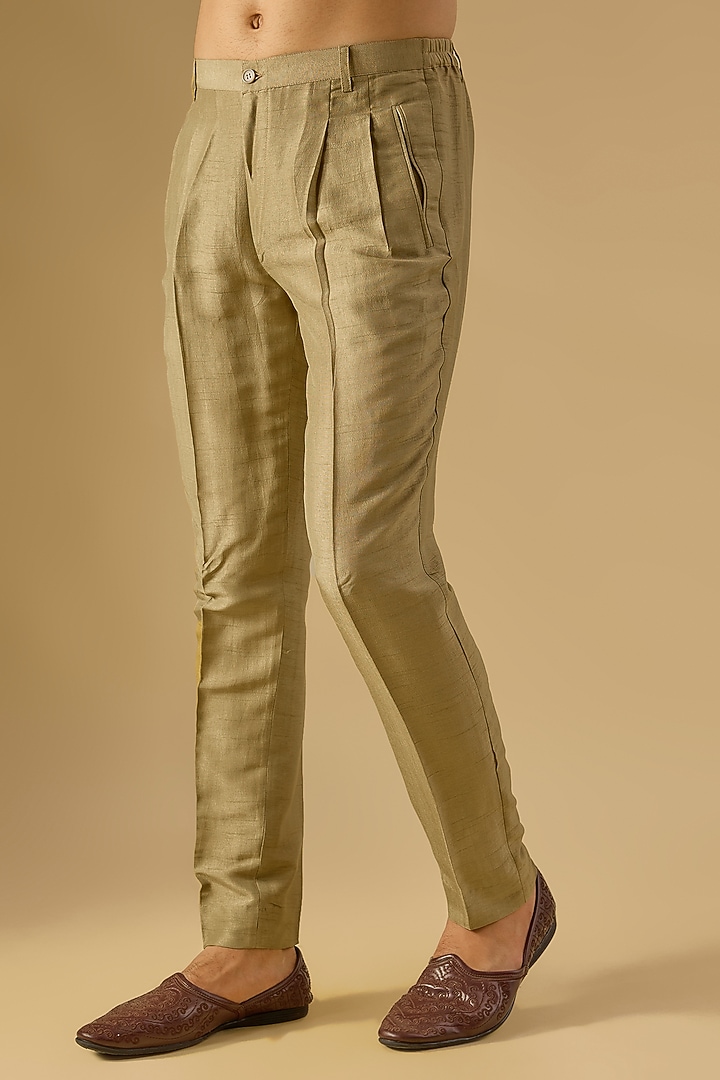 Leaf Green Cotton Silk Thread Embroidered Kurta Set by Rohit Gandhi & Rahul Khanna Men at Pernia's Pop Up Shop