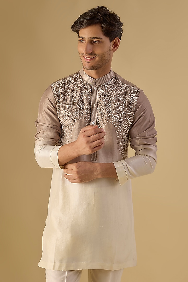 Granite Shell-White Cotton Silk Thread Embroidered Kurta Set by Rohit Gandhi & Rahul Khanna Men at Pernia's Pop Up Shop