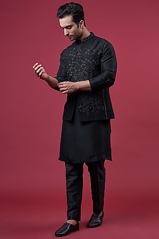 Black Silk Thread Embroidered Bundi Jacket by Rohit Gandhi & Rahul Khanna Men