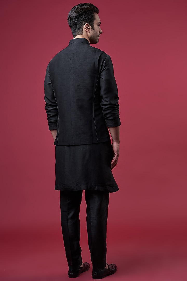 Black Crepe Hand Embroidered Bundi Jacket by Rohit Gandhi & Rahul Khanna Men at Pernia's Pop Up Shop