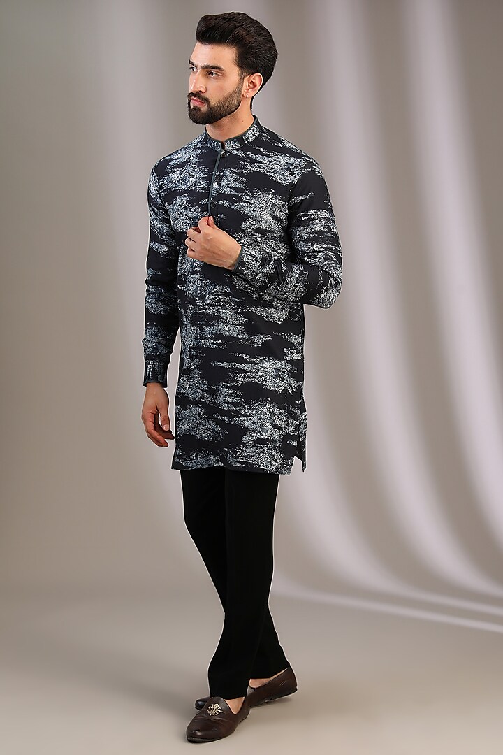 Black Gusted Cotton Motif Printed Kurta by Rohit Gandhi & Rahul Khanna Men at Pernia's Pop Up Shop