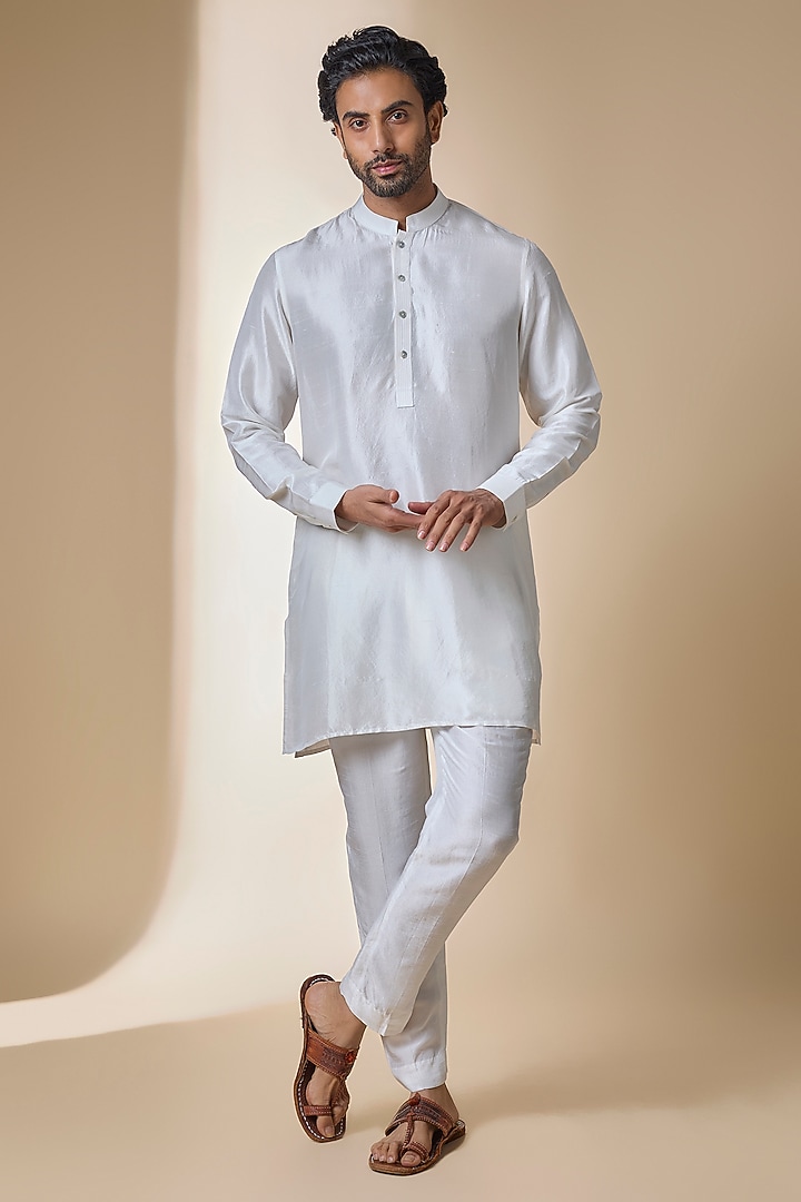 White Silk Kurta Set by Rohit Gandhi & Rahul Khanna Men at Pernia's Pop Up Shop