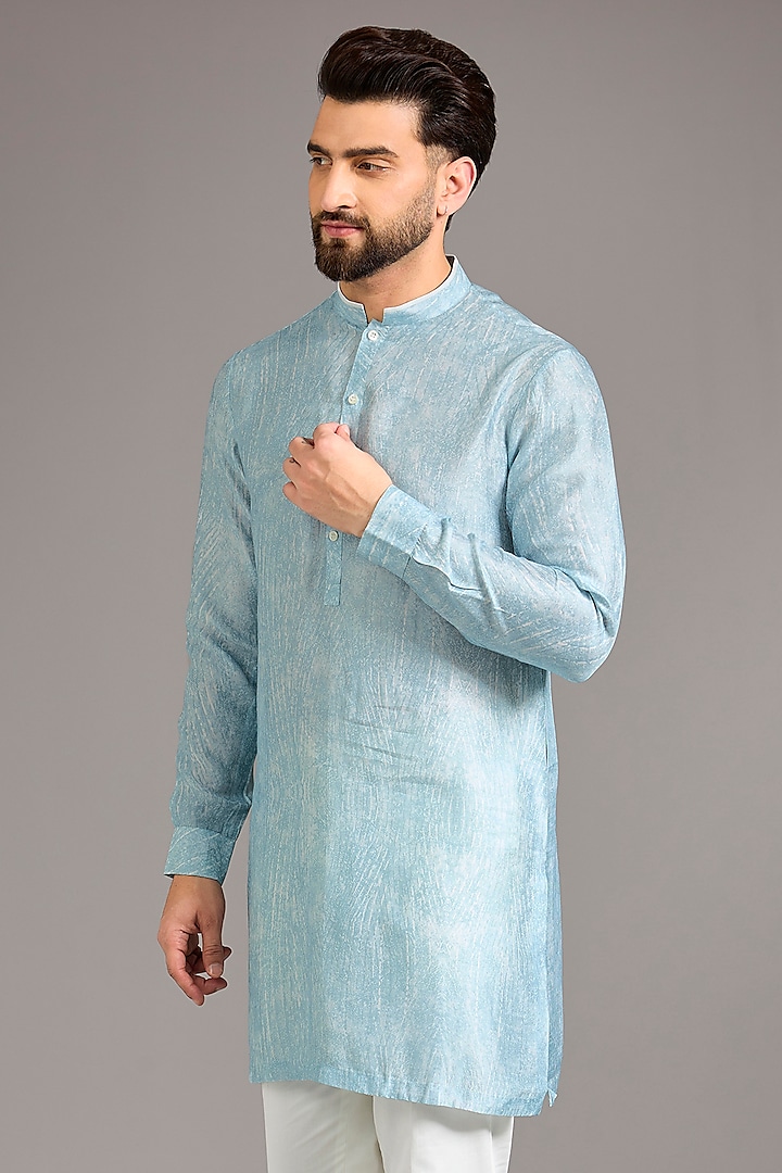 Ice-Blue Gusseted Cotton Kurta by Rohit Gandhi & Rahul Khanna Men at Pernia's Pop Up Shop