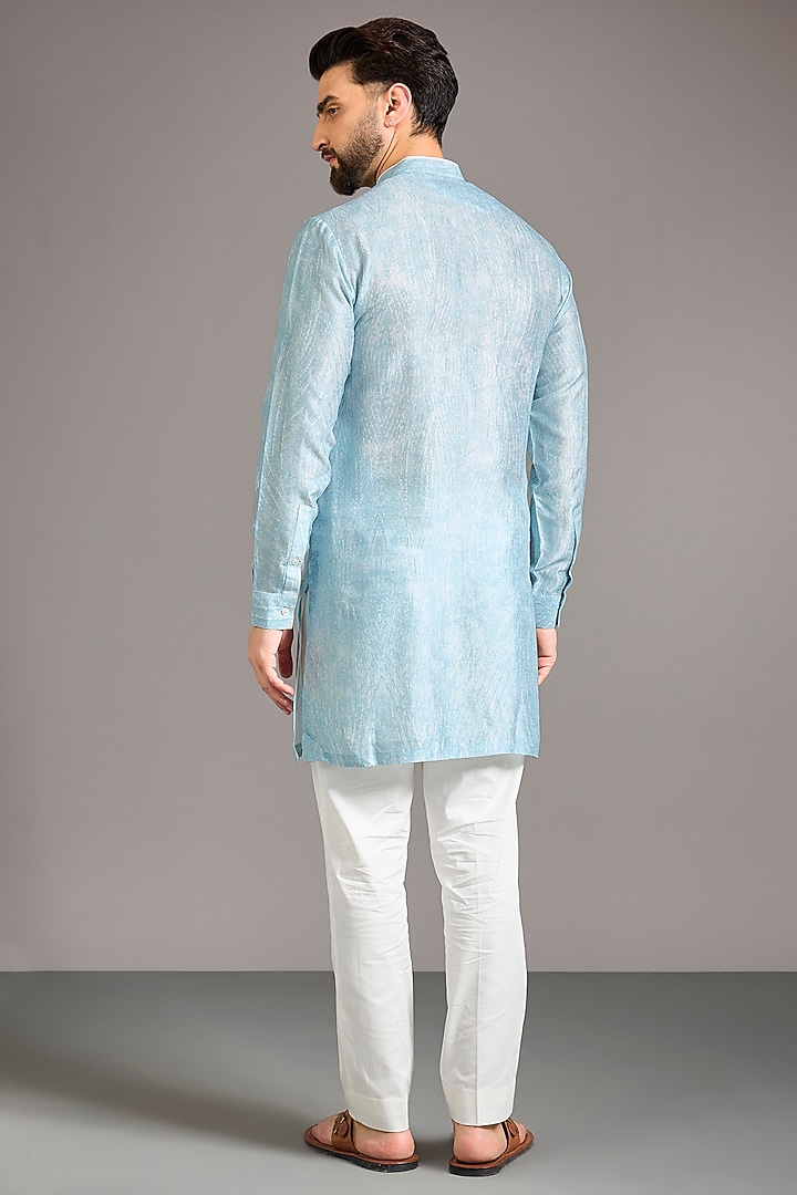 Ice-Blue Gusseted Cotton Kurta by Rohit Gandhi & Rahul Khanna Men at Pernia's Pop Up Shop
