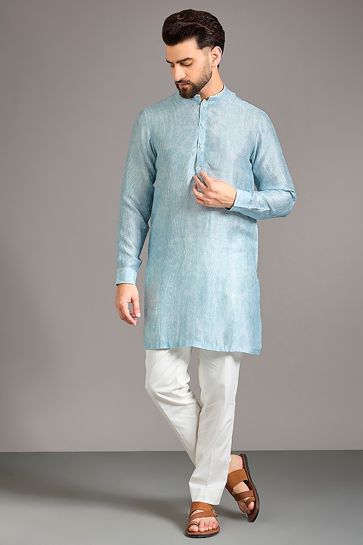 Ice-Blue Gusseted Cotton Kurta by Rohit Gandhi & Rahul Khanna Men at Pernia's Pop Up Shop