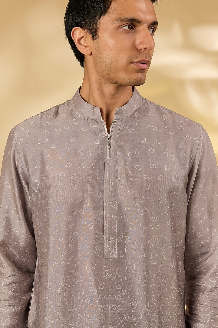 Dull Khaki Gusseted Cotton Printed Kurta by Rohit Gandhi & Rahul Khanna Men at Pernia's Pop Up Shop