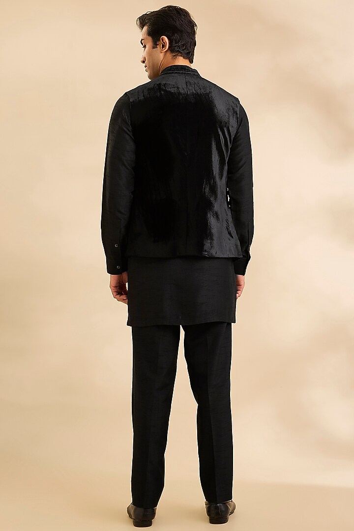 Black Silk Bundi Jacket Set by Rohit Gandhi & Rahul Khanna Men at Pernia's Pop Up Shop