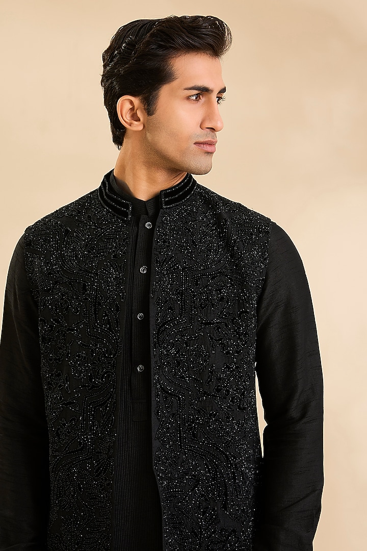Black Silk Bundi Jacket Set by Rohit Gandhi & Rahul Khanna Men at Pernia's Pop Up Shop
