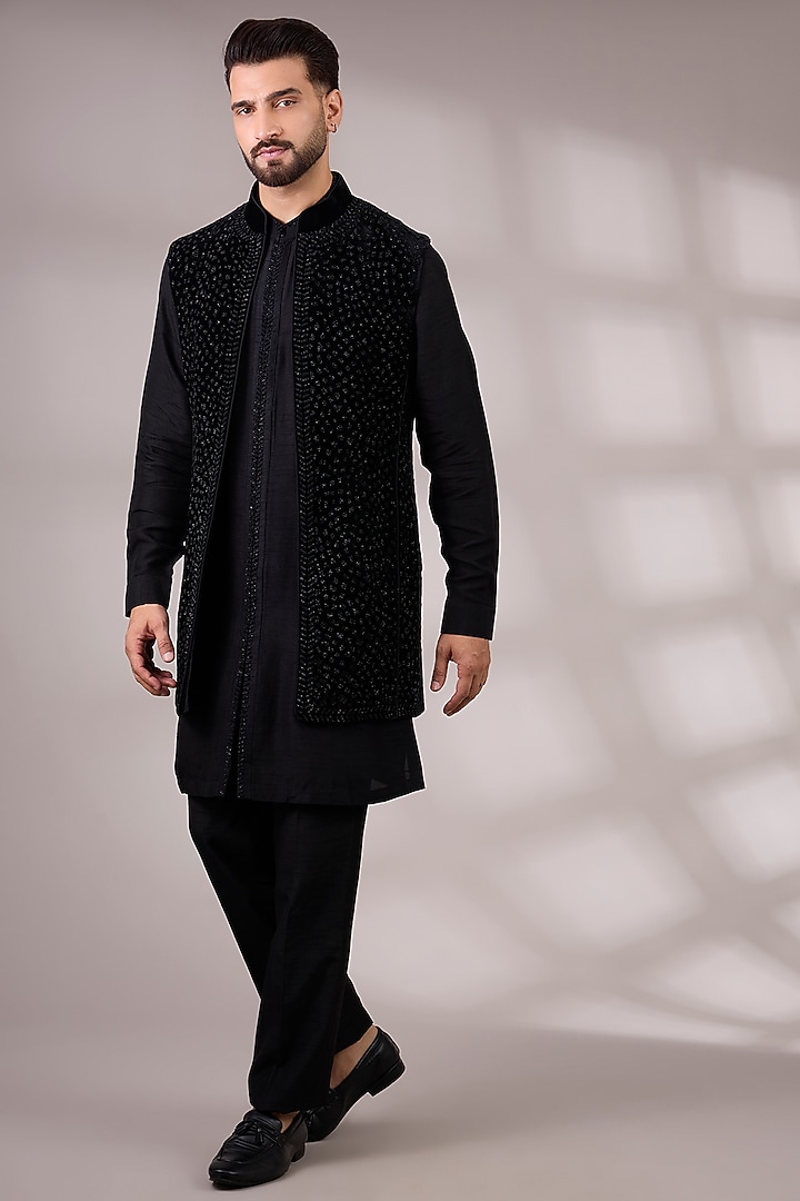 Black Silk Bundi Jacket Set by Rohit Gandhi & Rahul Khanna Men at Pernia's Pop Up Shop