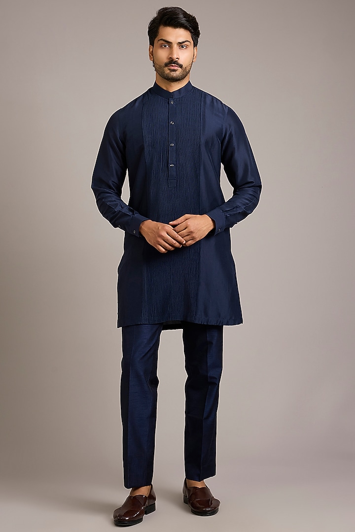 Navy Velvet Embroidered Groom Indowestern Set by Rohit Gandhi & Rahul Khanna Men at Pernia's Pop Up Shop