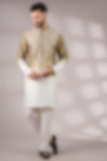 Leaf Green & Shell-Colored Silk Kurta Set by Rohit Gandhi & Rahul Khanna Men at Pernia's Pop Up Shop