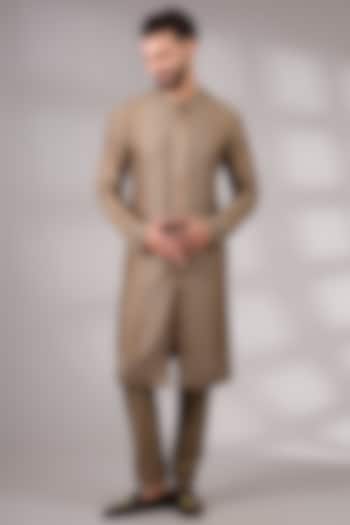 Antique Gold Silk Kurta Set by Rohit Gandhi & Rahul Khanna Men at Pernia's Pop Up Shop