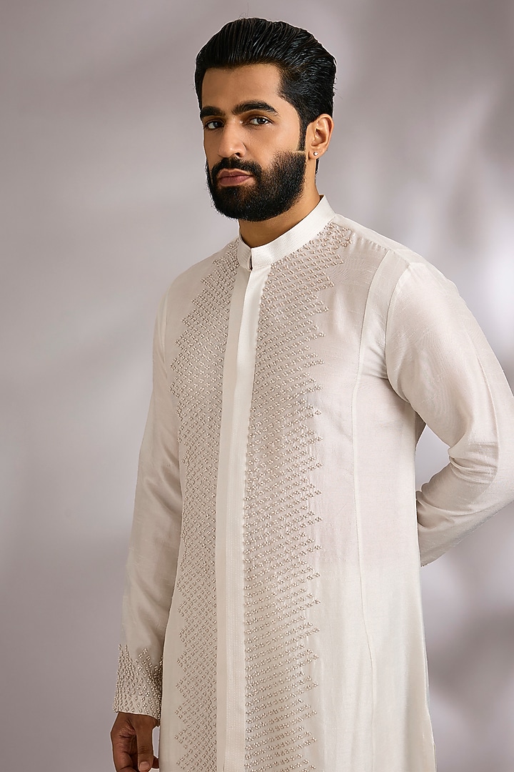 Ivory Silk Kurta Set by Rohit Gandhi & Rahul Khanna Men at Pernia's Pop Up Shop