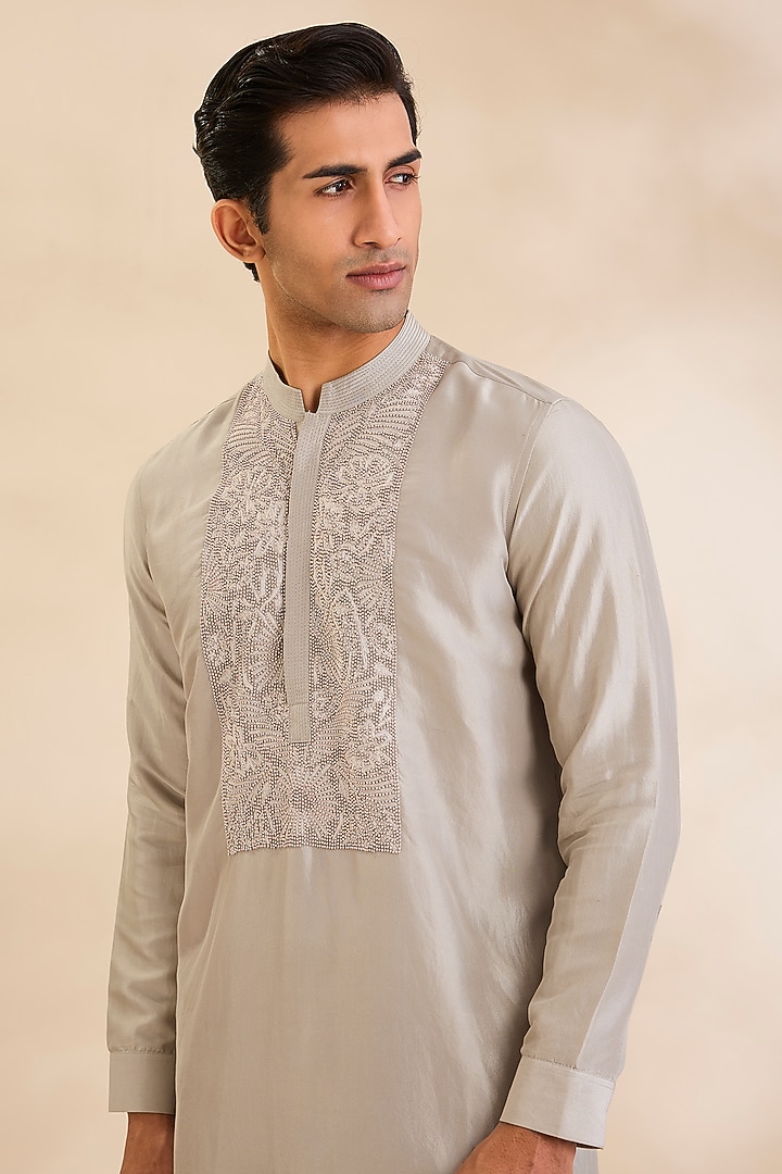 Dust Grey Silk Kurta Set by Rohit Gandhi & Rahul Khanna Men at Pernia's Pop Up Shop