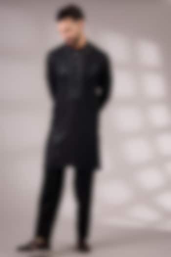 Black Georgette Kurta Set by Rohit Gandhi & Rahul Khanna Men at Pernia's Pop Up Shop