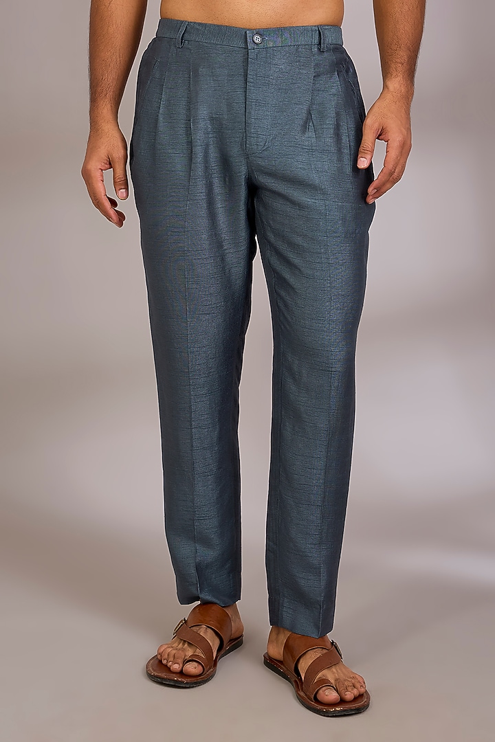 Slate Carbon-Colored Silk Kurta Set by Rohit Gandhi & Rahul Khanna Men at Pernia's Pop Up Shop