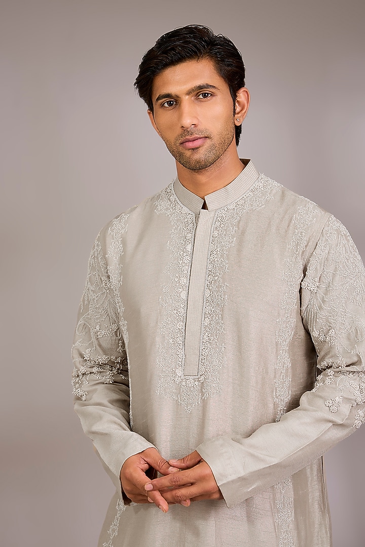 Beige Cream Silk Kurta Set by Rohit Gandhi & Rahul Khanna Men at Pernia's Pop Up Shop