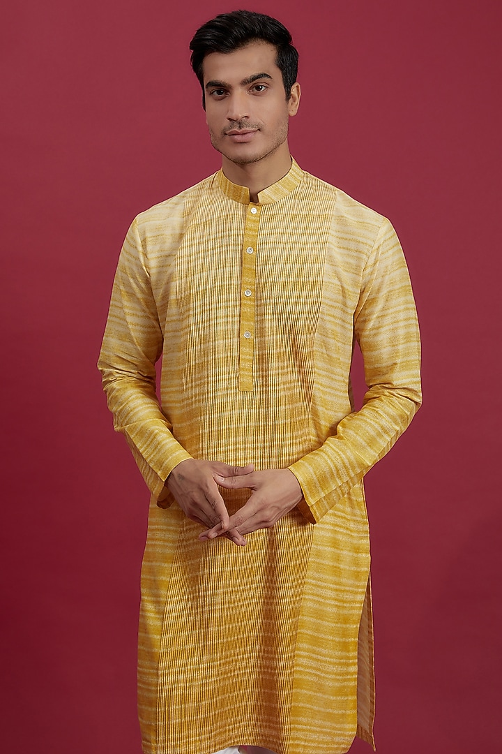 Yellow Cotton Printed & Embroidered Kurta Set by Rohit Gandhi & Rahul Khanna Men at Pernia's Pop Up Shop