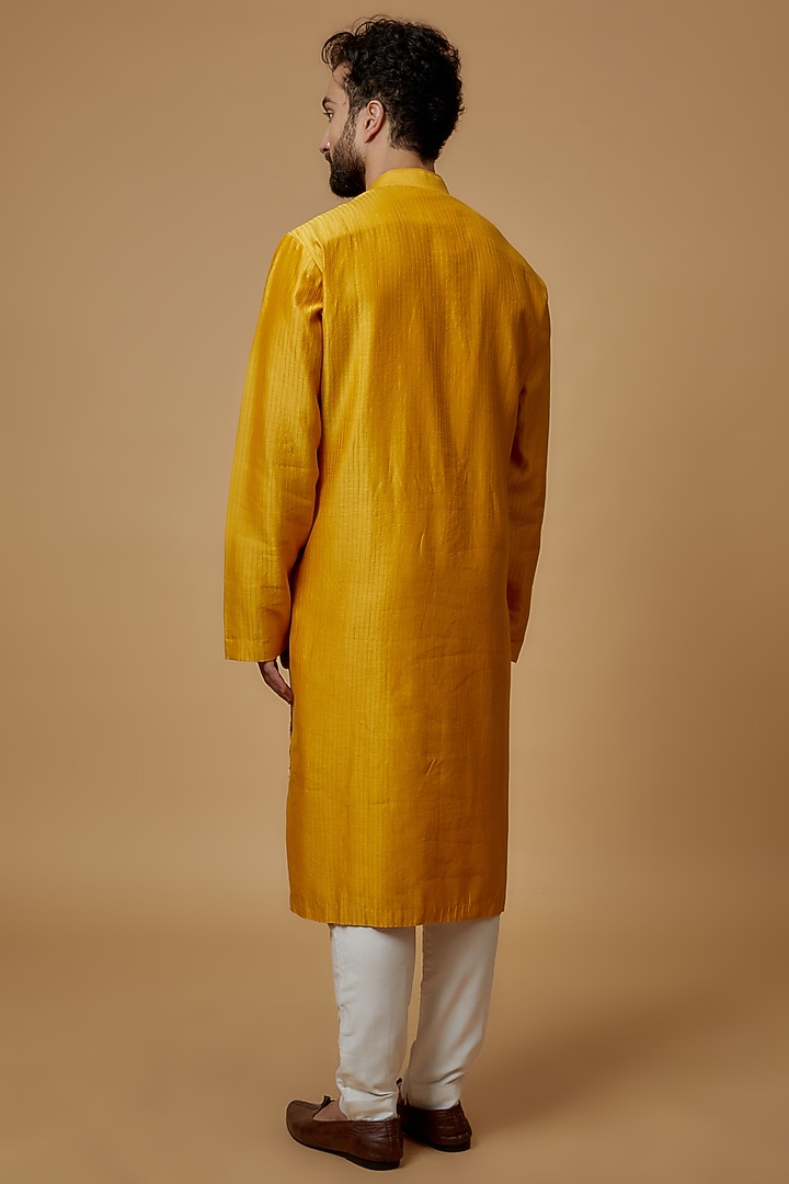 Yellow Cotton Silk Embroidered Kurta by Rohit Gandhi & Rahul Khanna Men at Pernia's Pop Up Shop