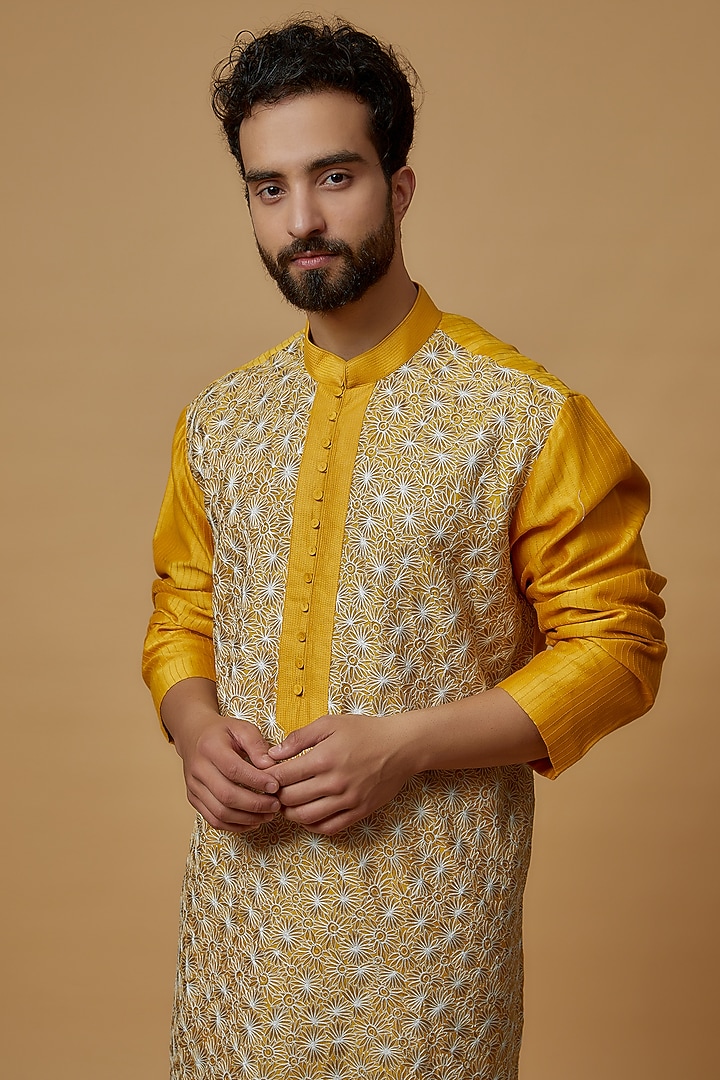Yellow Cotton Silk Embroidered Kurta by Rohit Gandhi & Rahul Khanna Men at Pernia's Pop Up Shop