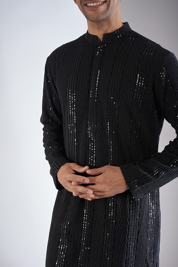 Black Chikankari Embroidered Kurta by Rohit Gandhi & Rahul Khanna Men at Pernia's Pop Up Shop