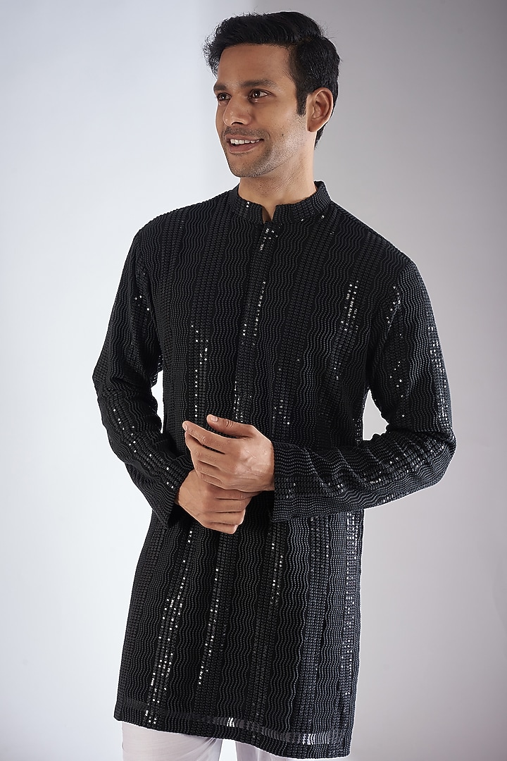 Black Chikankari Embroidered Kurta by Rohit Gandhi & Rahul Khanna Men at Pernia's Pop Up Shop