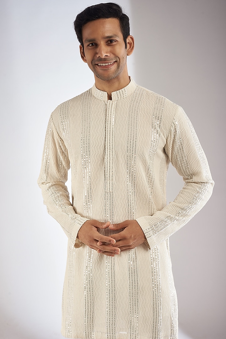 Off-White Chikankari Embroidered Kurta by Rohit Gandhi & Rahul Khanna Men at Pernia's Pop Up Shop