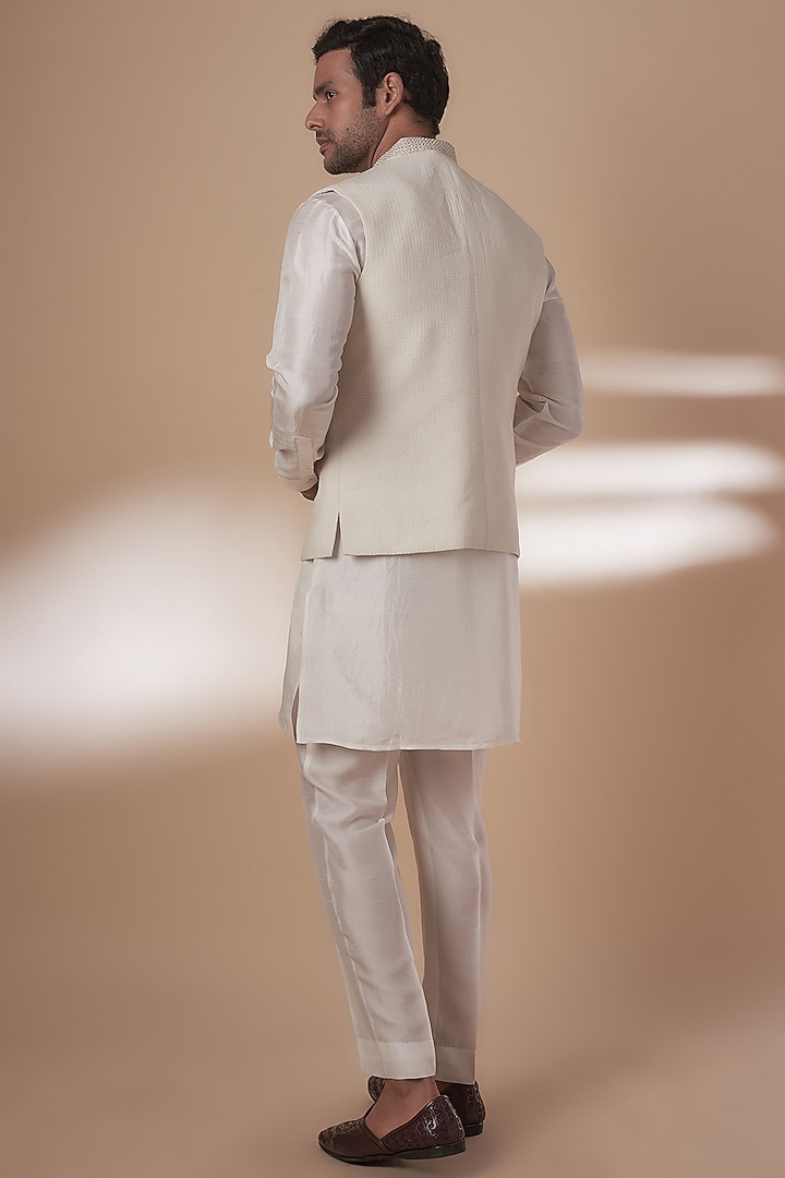 Ivory Cotton Silk Embroidered Bundi Jacket Set by Rohit Gandhi & Rahul Khanna Men at Pernia's Pop Up Shop