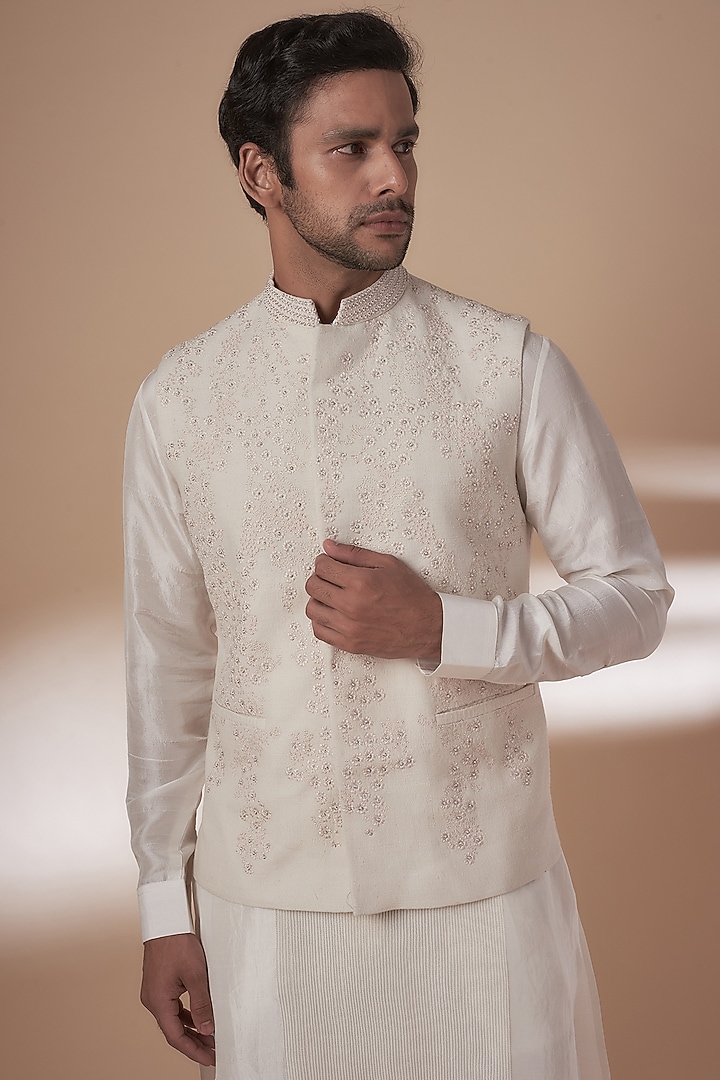 Ivory Cotton Silk Embroidered Bundi Jacket Set by Rohit Gandhi & Rahul Khanna Men at Pernia's Pop Up Shop