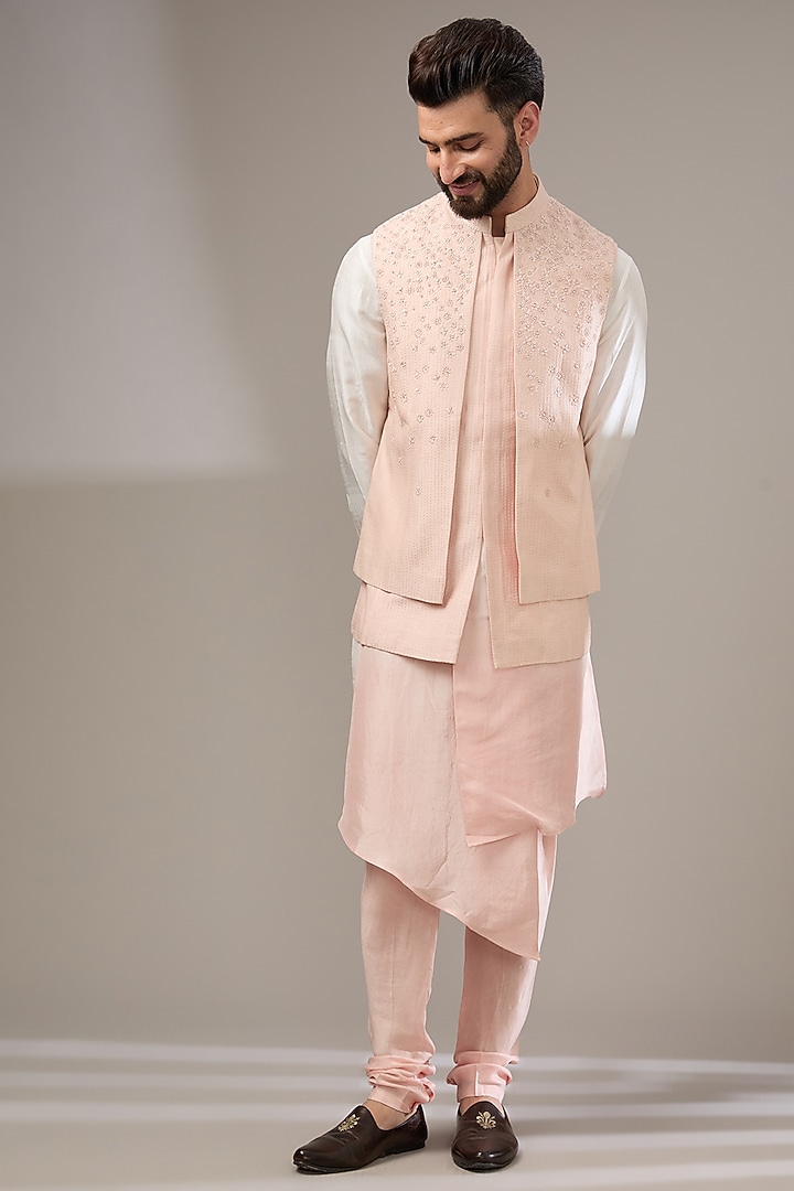 Cloud Pink Silk Embroidered Bundi Jacket by Rohit Gandhi & Rahul Khanna Men at Pernia's Pop Up Shop
