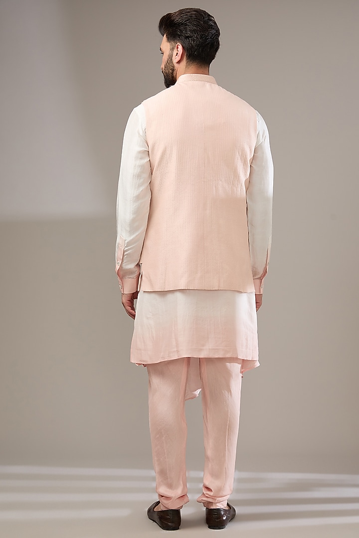 Cloud Pink Silk Embroidered Bundi Jacket by Rohit Gandhi & Rahul Khanna Men at Pernia's Pop Up Shop