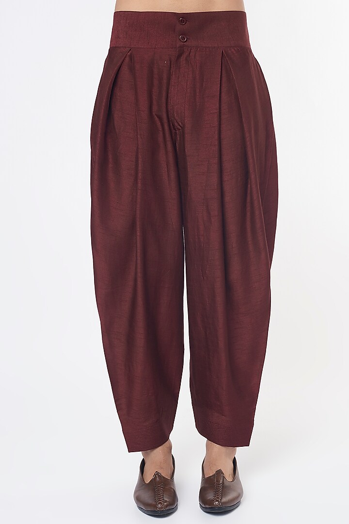 Maroon Raw Silk Kurta Set by Rohit Gandhi & Rahul Khanna Men at Pernia's Pop Up Shop