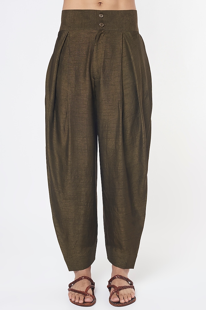 Olive Green Raw Silk Pathani Kurta Set by Rohit Gandhi & Rahul Khanna Men at Pernia's Pop Up Shop