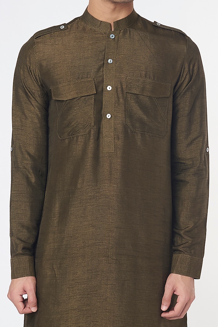 Olive Green Raw Silk Pathani Kurta Set by Rohit Gandhi & Rahul Khanna Men at Pernia's Pop Up Shop