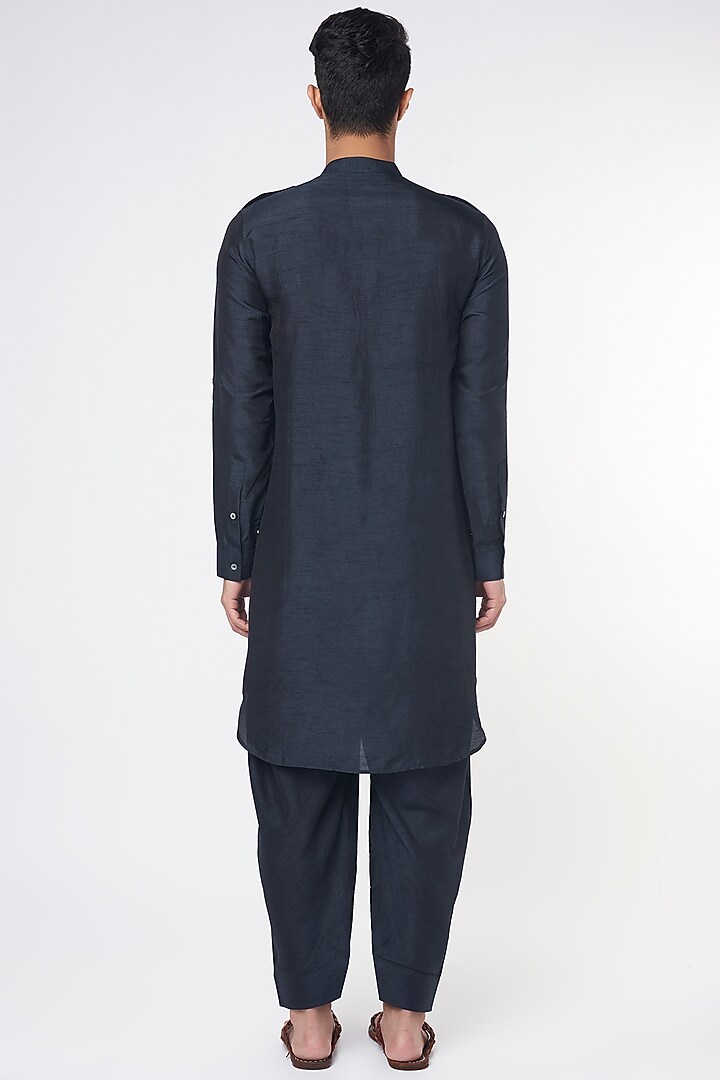Navy Blue Raw Silk Kurta Set by Rohit Gandhi & Rahul Khanna Men at Pernia's Pop Up Shop