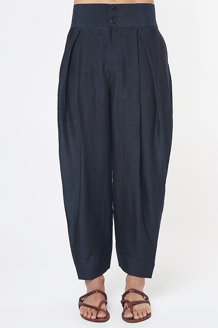 Navy Blue Raw Silk Kurta Set by Rohit Gandhi & Rahul Khanna Men at Pernia's Pop Up Shop