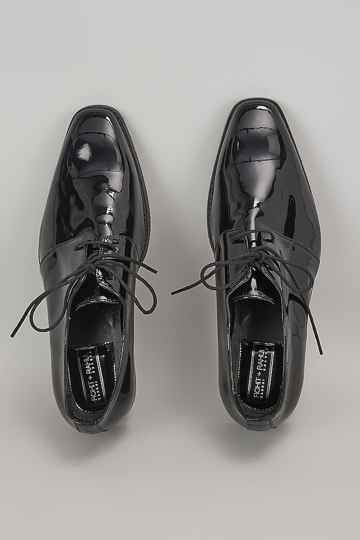 Black Leather Shoes by Rohit Gandhi & Rahul Khanna Men at Pernia's Pop Up Shop