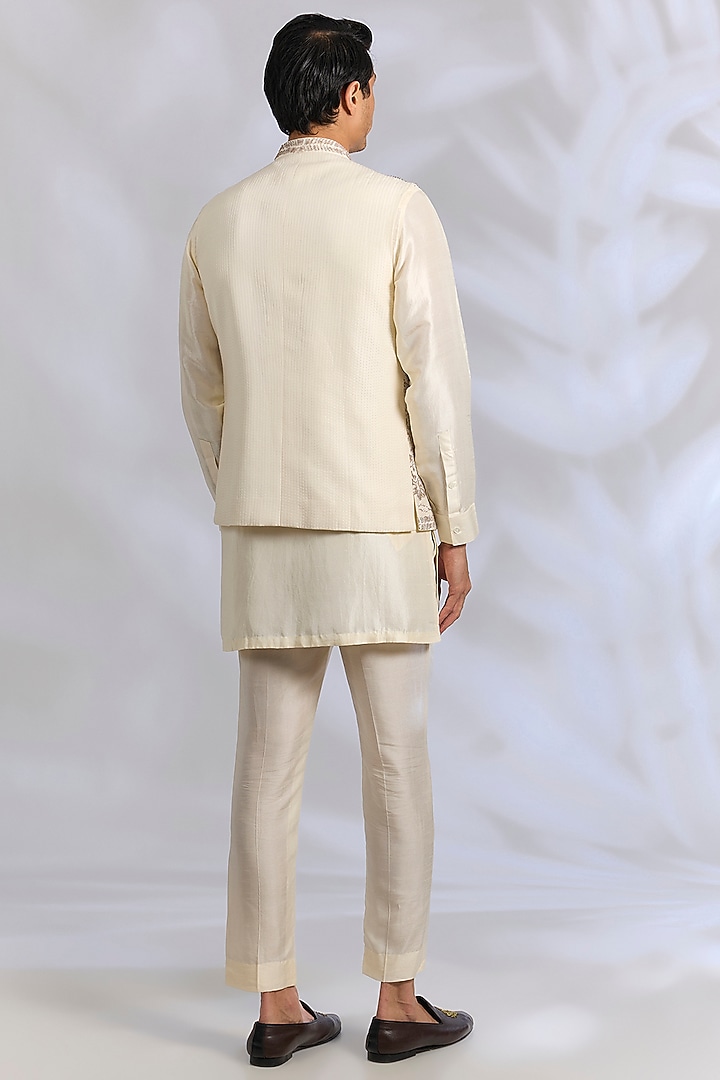 Ivory Raw Silk Bundi Jacket Set by Rohit Gandhi & Rahul Khanna Men at Pernia's Pop Up Shop