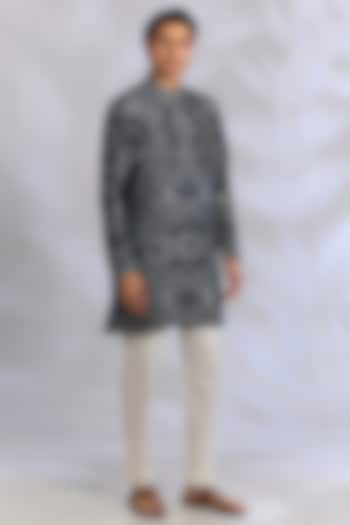 Prussian Blue Gusseted Cotton Kurta by Rohit Gandhi & Rahul Khanna Men at Pernia's Pop Up Shop