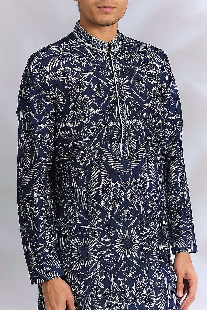 Prussian Blue Gusseted Cotton Kurta by Rohit Gandhi & Rahul Khanna Men at Pernia's Pop Up Shop