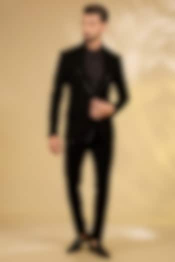 Black Suiting Tuxedo Set by Rohit Gandhi & Rahul Khanna Men at Pernia's Pop Up Shop